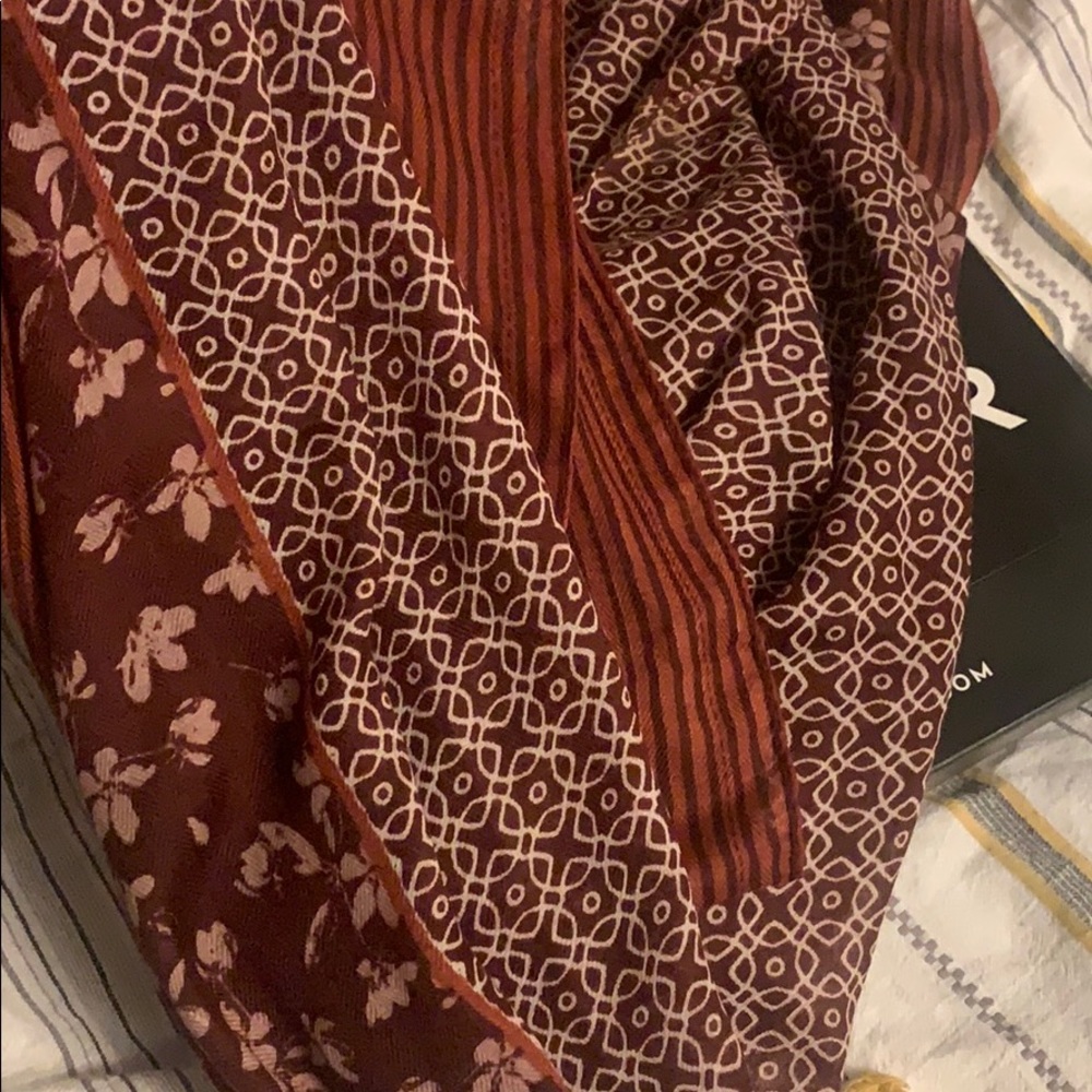 Scarf - Picture 6 of 7